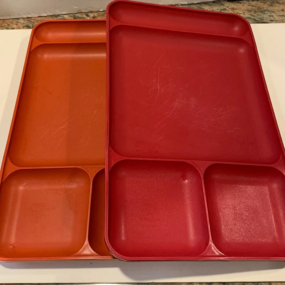 Tupperware dinner trays (2) - Picture 1 of 3